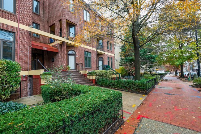 Building Photo - 1313 Vermont Ave NW