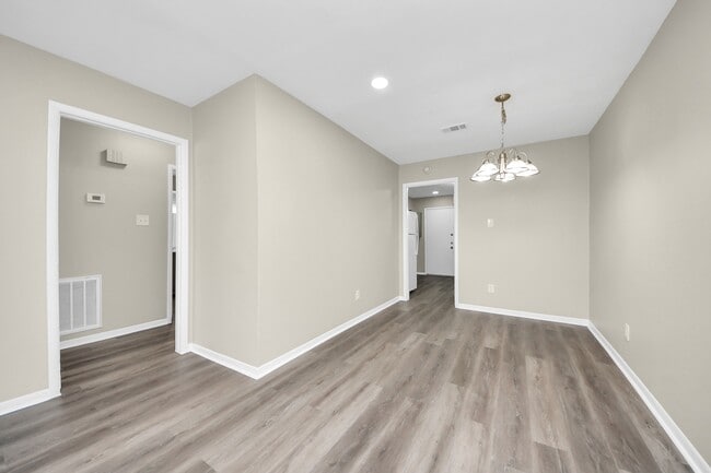 Building Photo - 1736 Crestdale Dr