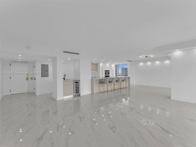 Building Photo - 19707 Turnberry Way