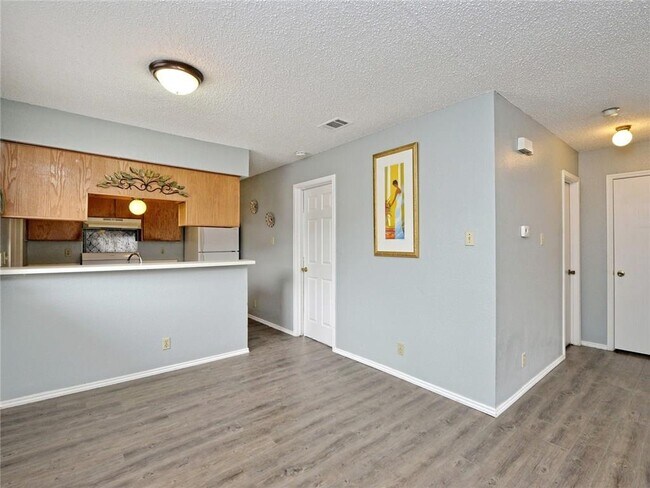 Building Photo - 5809 Spring Meadow Rd