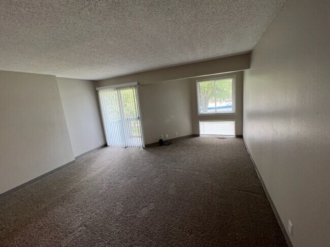 Building Photo - 2 Bedroom in Downtown Omaha