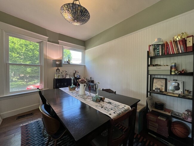 Building Photo - Warm and Welcoming Portland Home with Classic Charm, Modern Kitchen & Outdoor Deck
