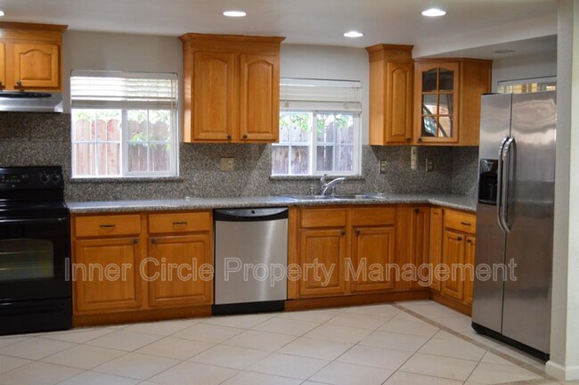 Building Photo - 217 Mitchum Dr