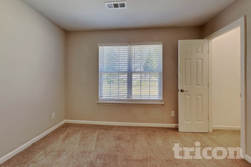 Building Photo - 1709 Fern Hill Dr