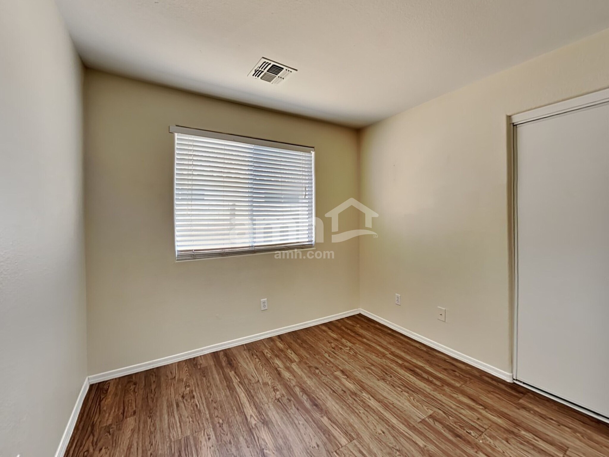 Building Photo - 8208 W Apache St