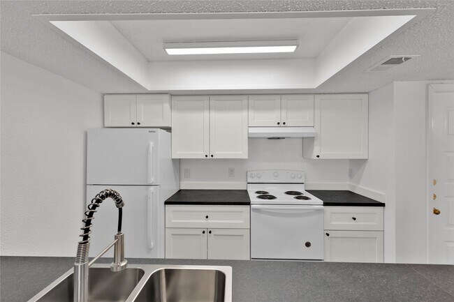 Building Photo - 2830 S Bartell Dr