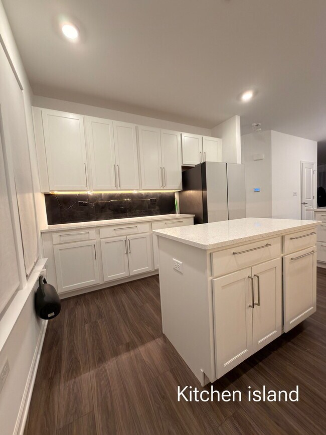 Building Photo - 522 Wolverine Dr