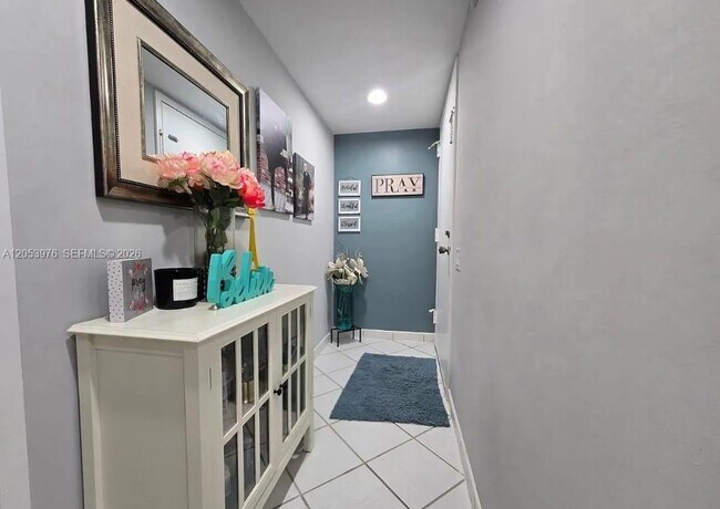 Building Photo - 1103 Bahama Bend