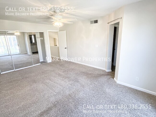 Building Photo - 4102 E Woodland Dr