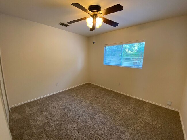 Building Photo - 8027 Ashwood Pointe