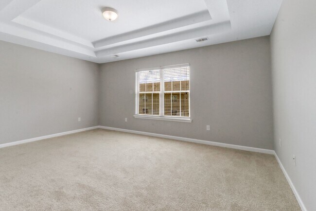 Building Photo - 3 Bed, 2. 5 Bath Like New Townhome in Richmond Hill