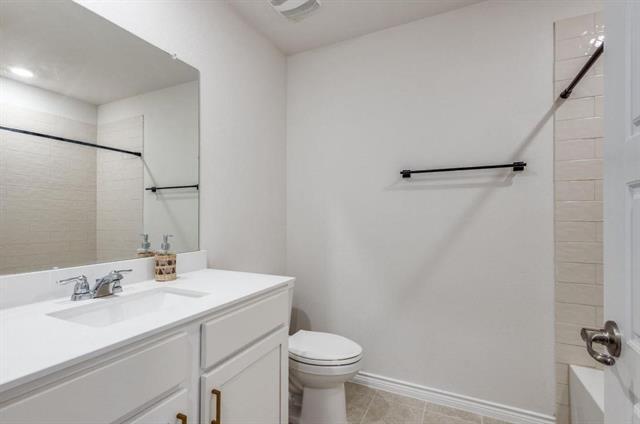 Building Photo - 2817 Pioneer Dr