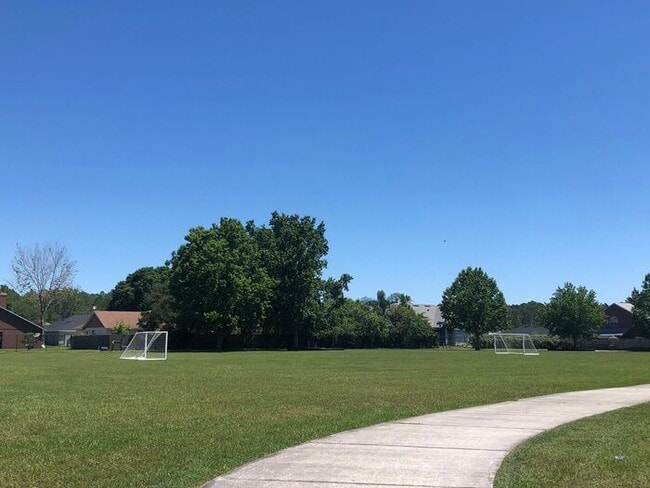 Building Photo - Cute 4/2 EAST Orlando Home in Wedgefield!