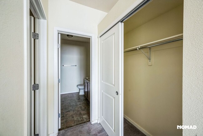 Building Photo - Charming 2BR Condo in Denver