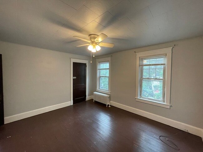 Building Photo - 2 Bedroom Single Family Home in Lancaster!
