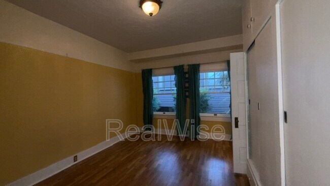 Building Photo - 837 SE Blakeley Ave