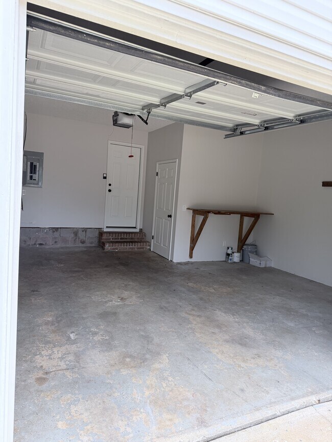 Building Photo - 2200 Fernway Ct