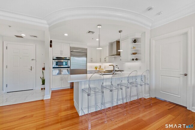 Building Photo - 85 Memorial Rd