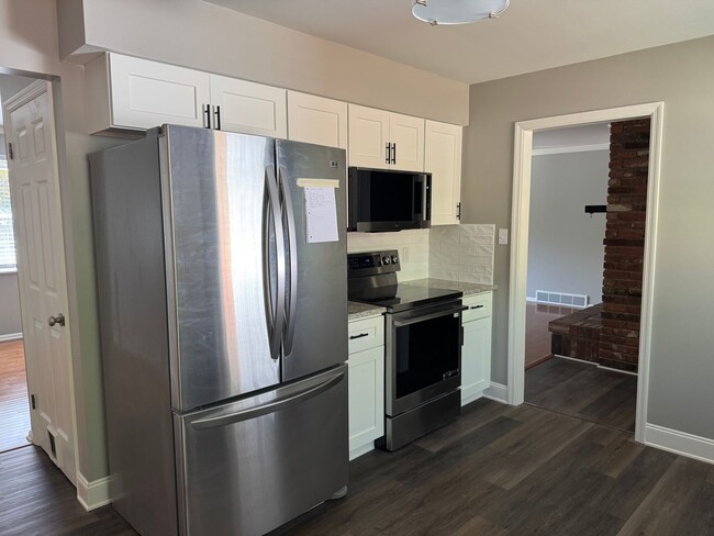 Building Photo - 3 Bedroom Ranch - Upper Arlington, OH