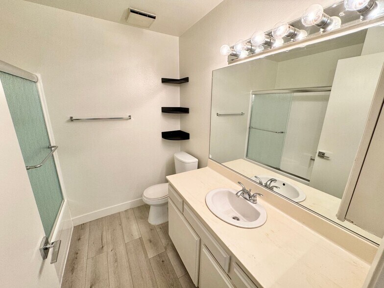 Building Photo - 3546 Hughes Ave