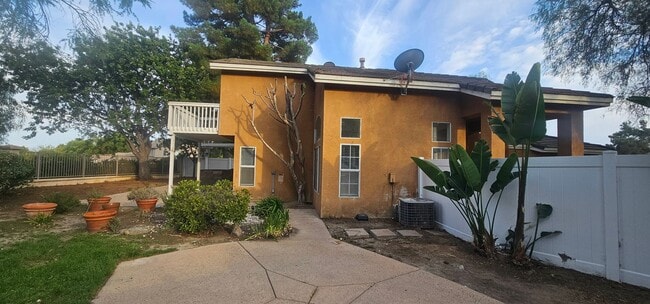 Building Photo - Paloma Del Sol Home- Move in Ready