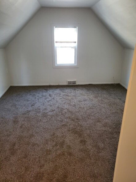 East Side 2nd Floor bedroom 12x15 - 1701 168th St