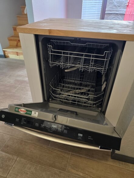 Building Photo - 1749 E Pepper Cir