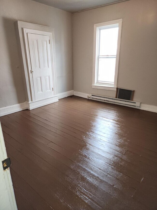 Building Photo - 1023 Greenwich St