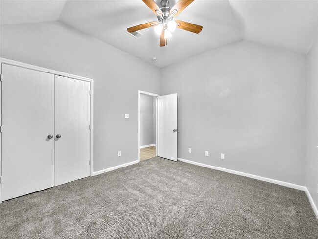 Building Photo - 835 Forest Ivy Ln