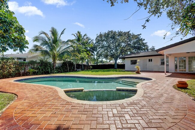 Building Photo - 4200 NE 15th Ave