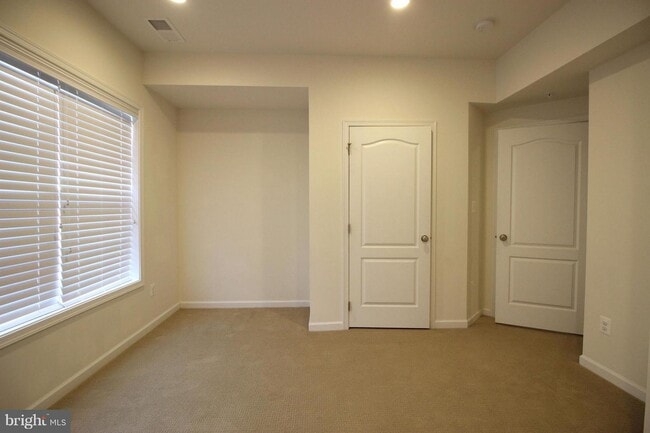 Building Photo - 43125 Shore Square