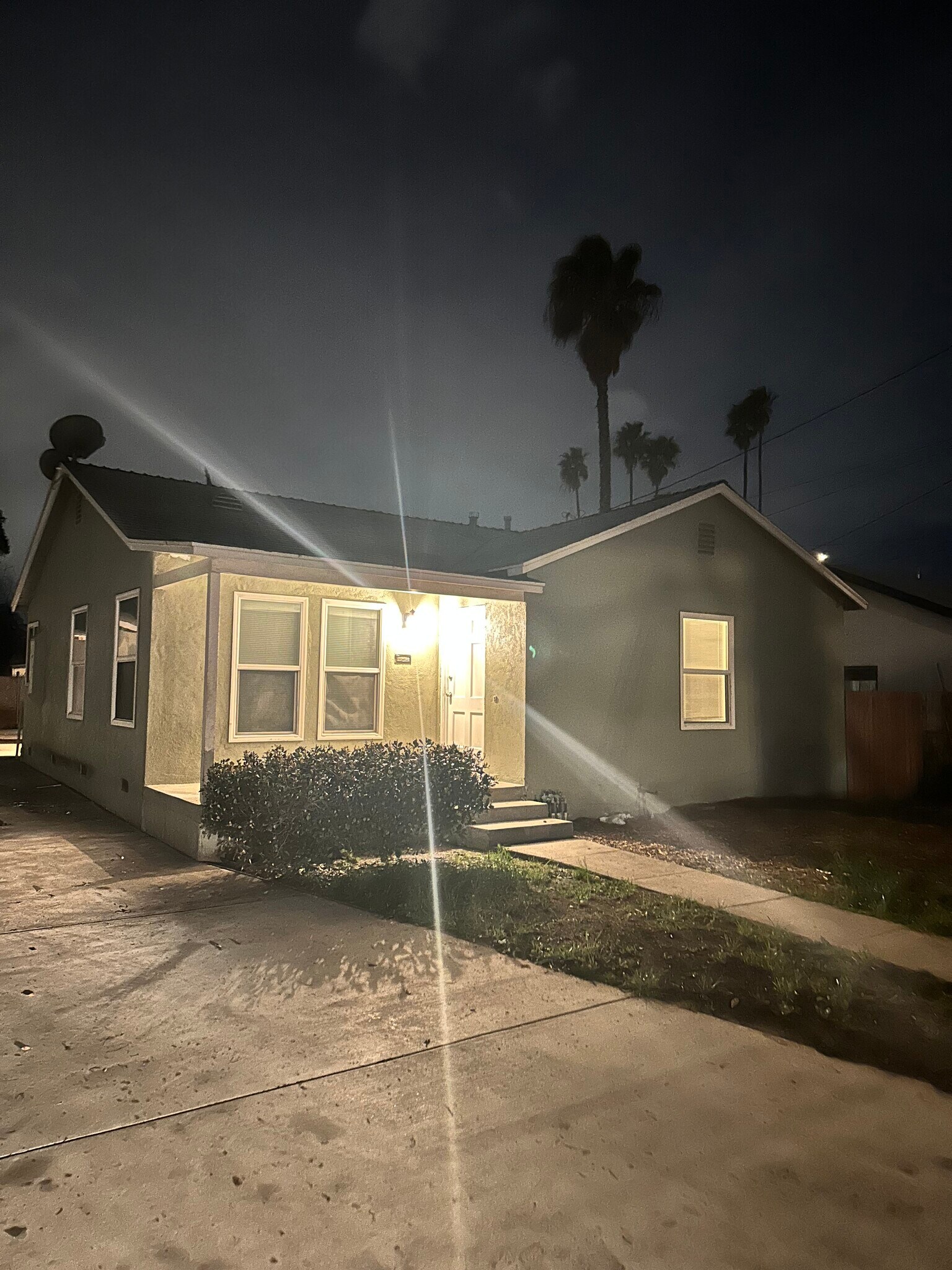 Building Photo - 4836 Park Ave