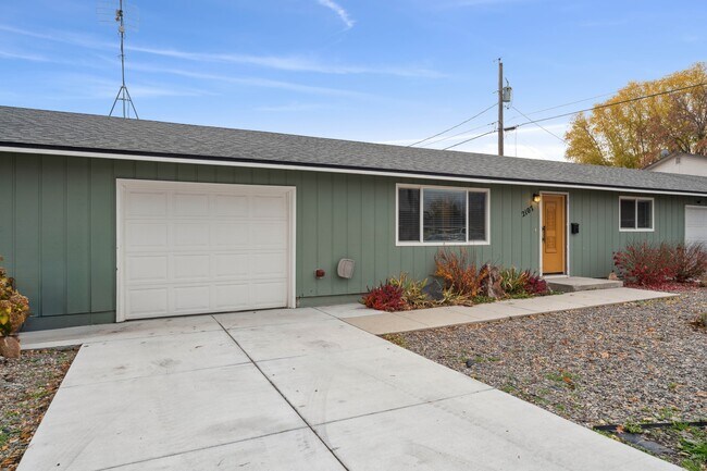 Building Photo - 2111 Airport Ave
