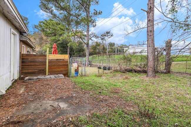 Building Photo - Upgraded 2x2 in great location AVAILABLE NOW