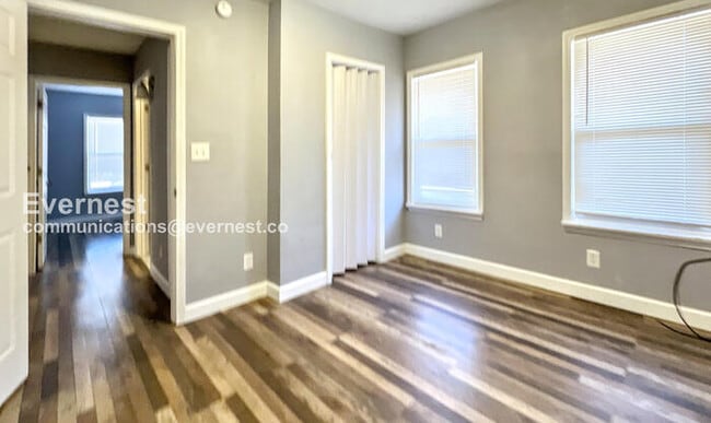 Building Photo - 1402 E 65th St