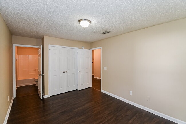 Building Photo - 1554 Brook Forest Dr