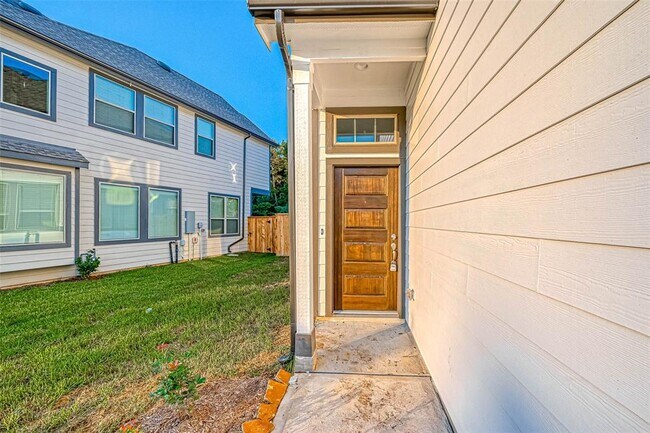 Building Photo - 493 Longleaf Pine Dr