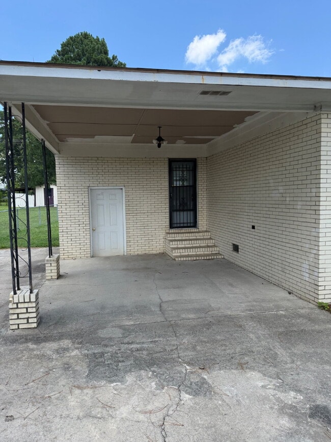Building Photo - CUTE 3 BR, 1 BA BRICK HOME IN CONVENIENT MT OLIVE LOCATION