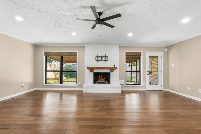 Building Photo - 6231 Autumn Forest Dr