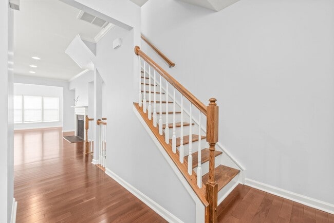 Building Photo - Charming Full-Brick Townhome in the Heart of South End
