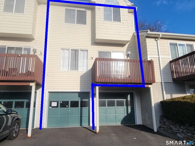 Building Photo - 166 Old Brookfield Rd