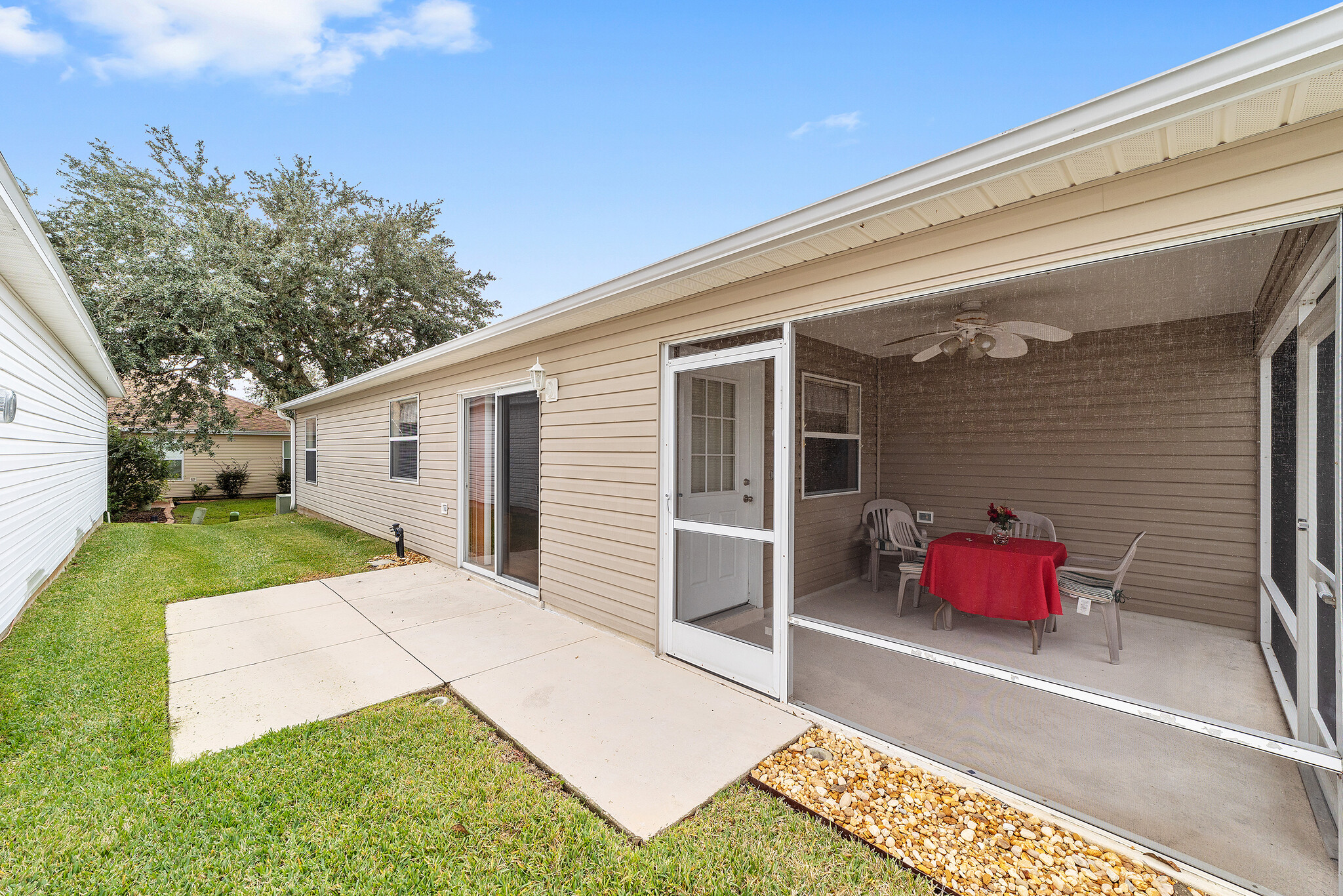 Screened Porch and outside patio - 8201 SE 169th Palownia Loop