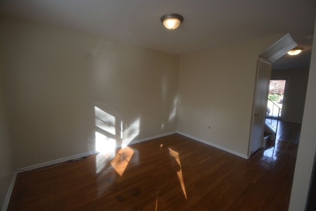 Building Photo - Recently Updated 3 Bedroom 1 Bath in Newark with a Partially Finished Basement