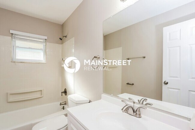 Building Photo - 3 Bedroom Pet-Friendly Home in Bradenton, ...