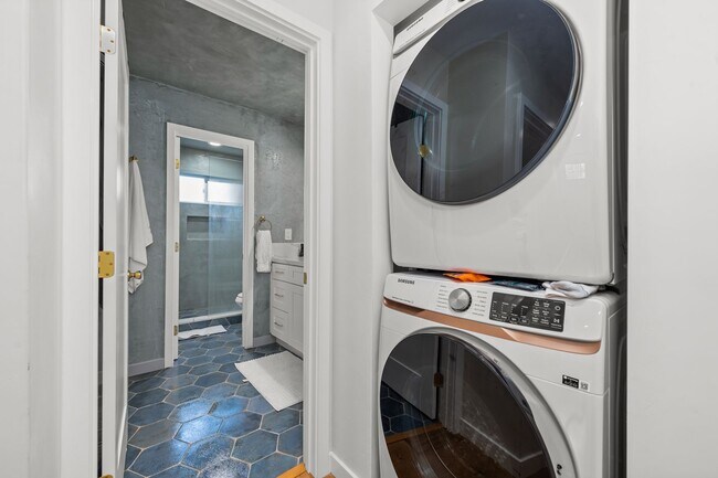 Building Photo - High end finishes!