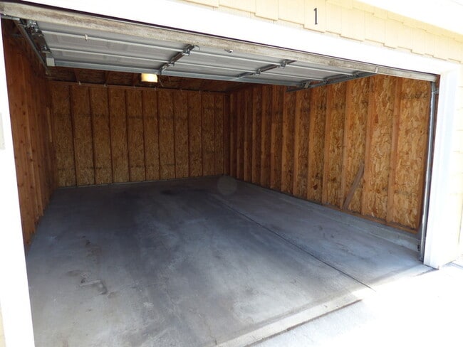 Building Photo - MUST SEE 2 Bed/2 Bath Condo in the Lakeshore at Centerra!