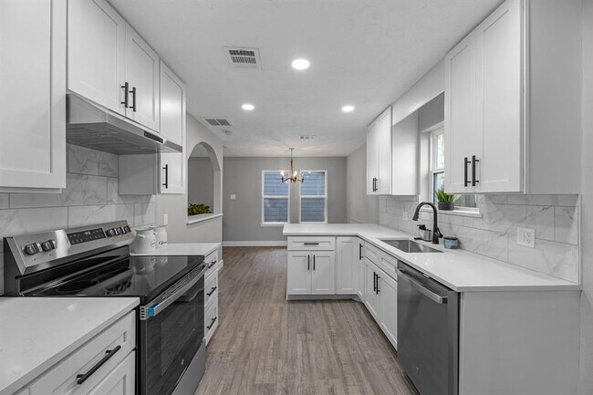 Building Photo - 13607 Salisbury Dr