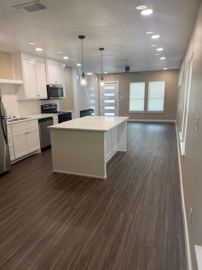 Building Photo - 717-719 Augusta Ave