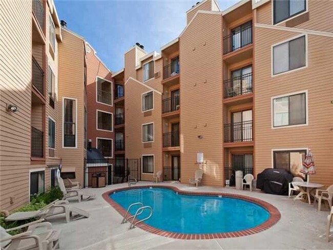 Building Photo - Convenient Prospector Location