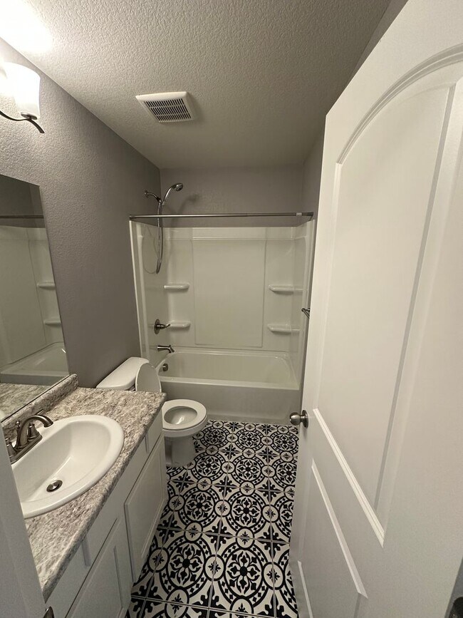 Building Photo - Beautiful 4bdrm Home In Severance